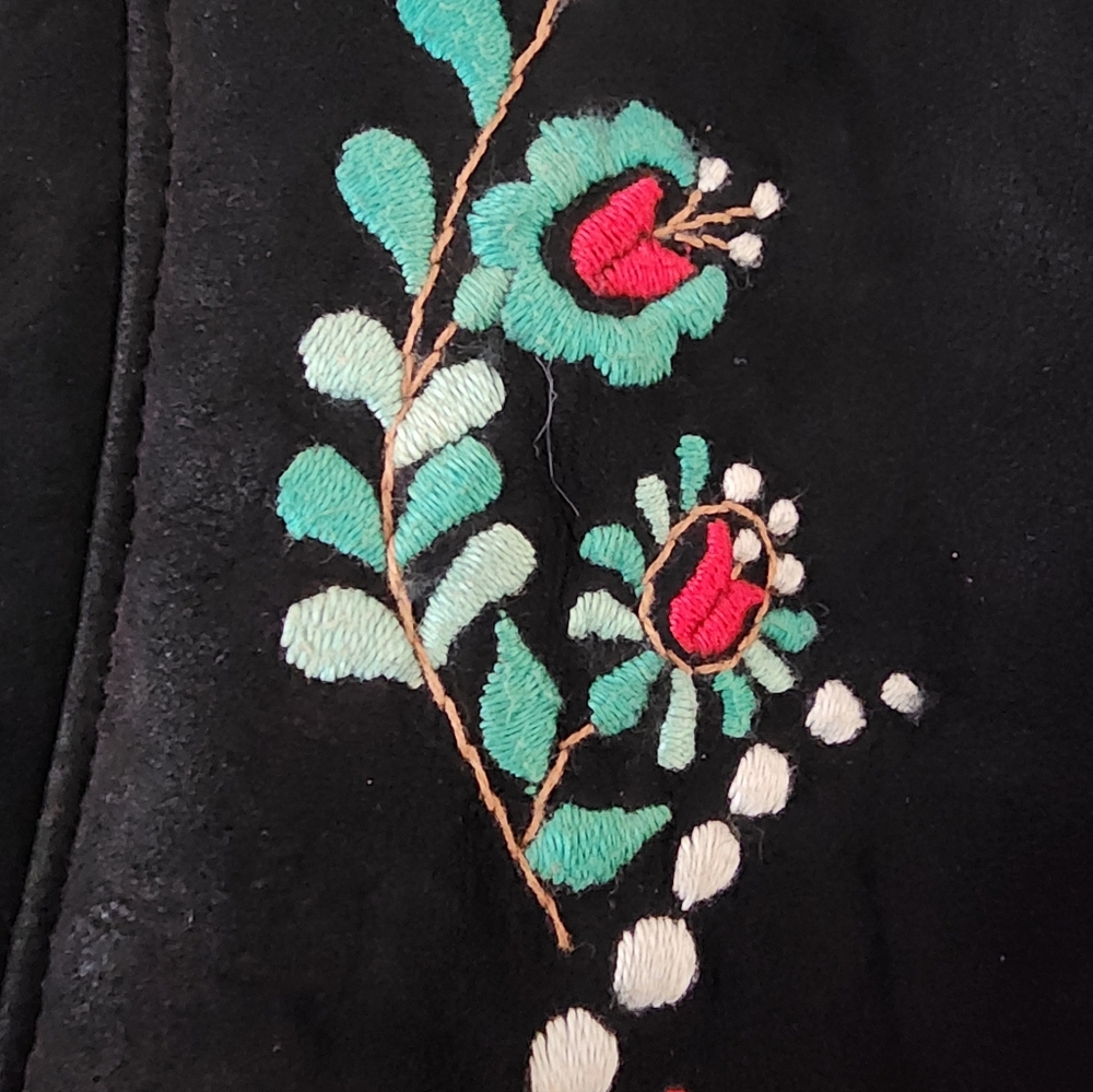 Embroidered Leather Suede Black Vest with Handcrafted by craftsmen..No Tag - Picture 9 of 9